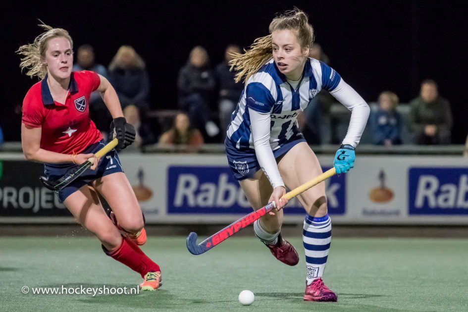 Elin van Erk van Laren zit Dominique de Vries van hdm op de hielen.