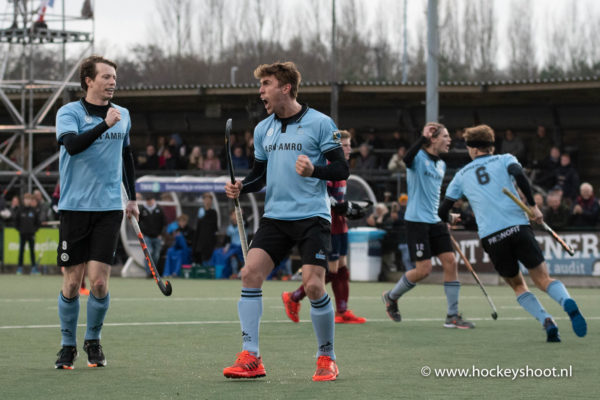 Heren HGC wint met de hakken over de sloot. (L-R) Seve van Ass en Maico Casella Schuth
