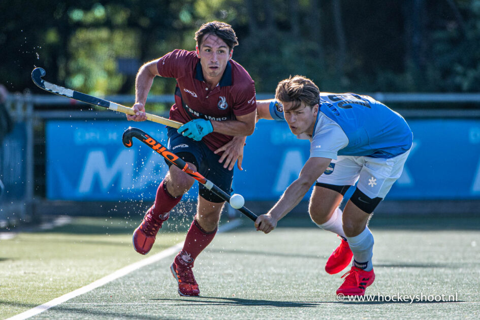 (L-R) Max Kapaun (Klein Zwitserland #3) en Roderic Schwirtz (Hurley #23)