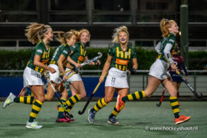08-10-2020: Hockey: Klein Zwitserland v HDM: Den Haag Hockey Goldcup 2020 Jip Dicke (hdm #10) Lotte Beetsma (hdm) Tessa Beetsma (hdm #12), Ashley Hoffman (hdm #22) en Jip Blaas (hdm #6)