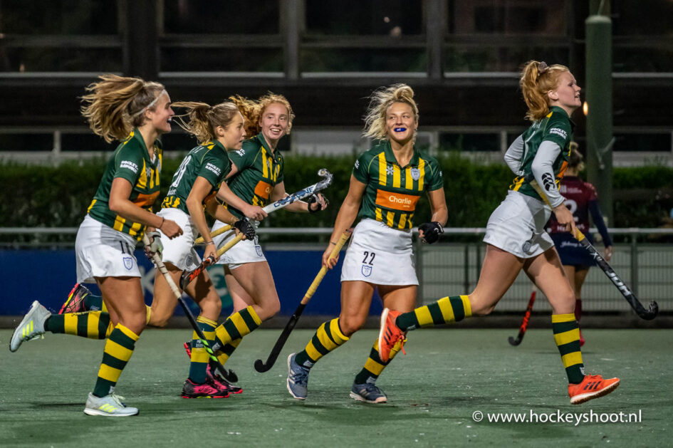 08-10-2020: Hockey: Klein Zwitserland v HDM: Den Haag Hockey Goldcup 2020 Jip Dicke (hdm #10) Lotte Beetsma (hdm) Tessa Beetsma (hdm #12), Ashley Hoffman (hdm #22) en Jip Blaas (hdm #6)