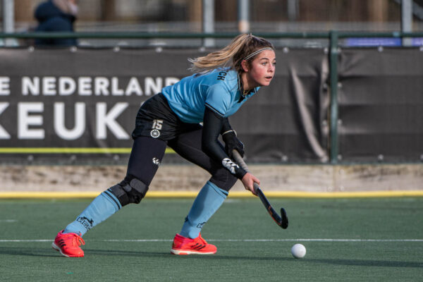 17-01-2021: Oefenwedstrijd: HGC D1 v Bloemendaal D1: Den Haag Oefenwedstrijd Dames Hoofdklasse 2020/2021 2021 Amy van den Bosch (HGC #15)